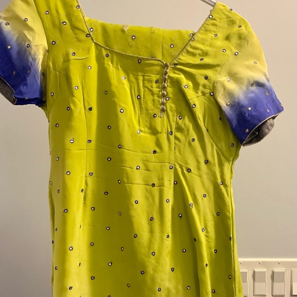 Pure Chinnon Chiffon Indian Outfit embroidered small mirrors & Salwaar & dupatta - Picture 2 of 2